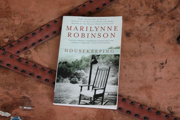 Housekeeping - Marilynne Robinson (Harper Perennial, 2005)